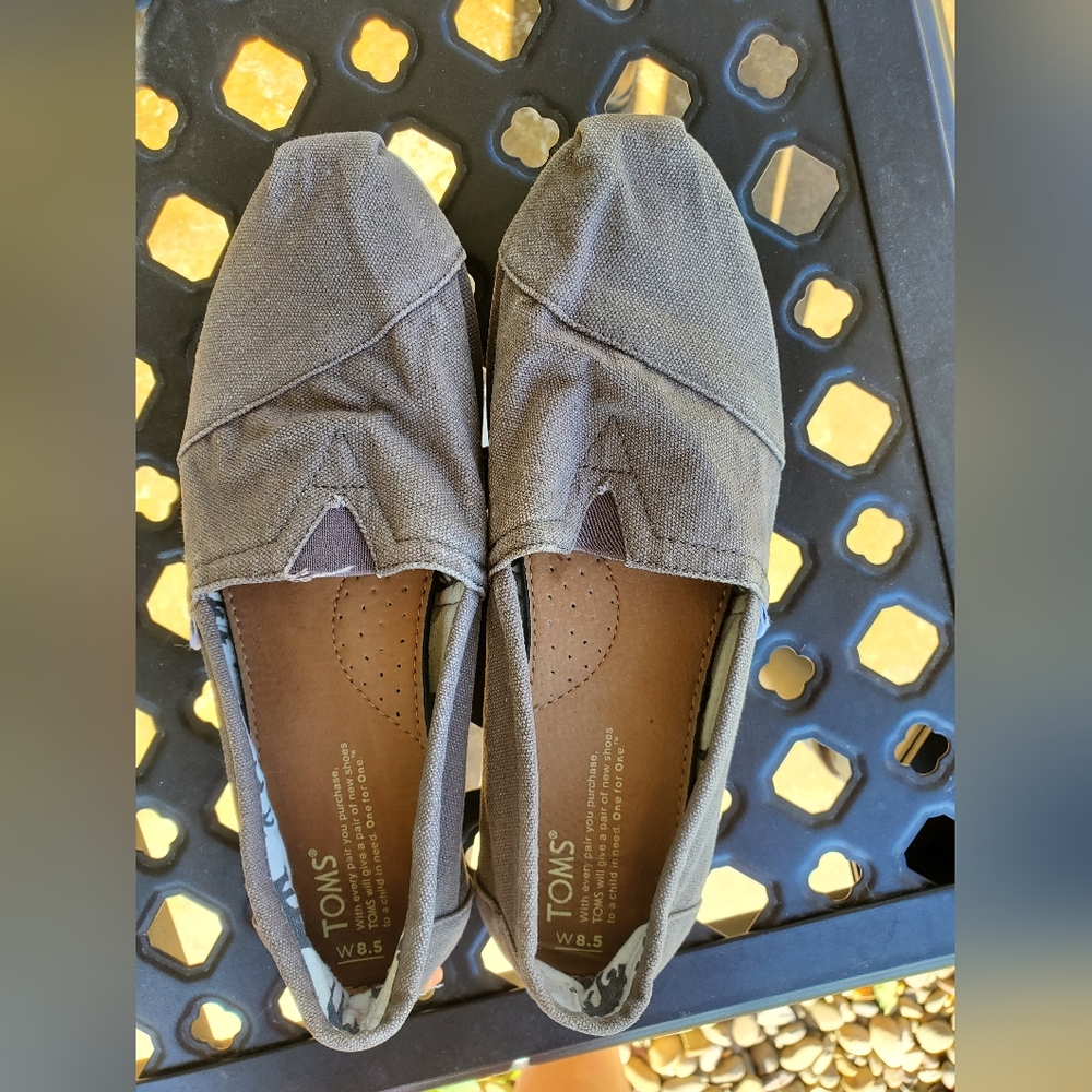 Woman's 8.5 W Brown Tom's